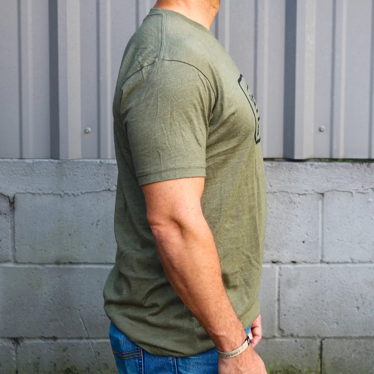 Live Armed Men's Graphic T-Shirt