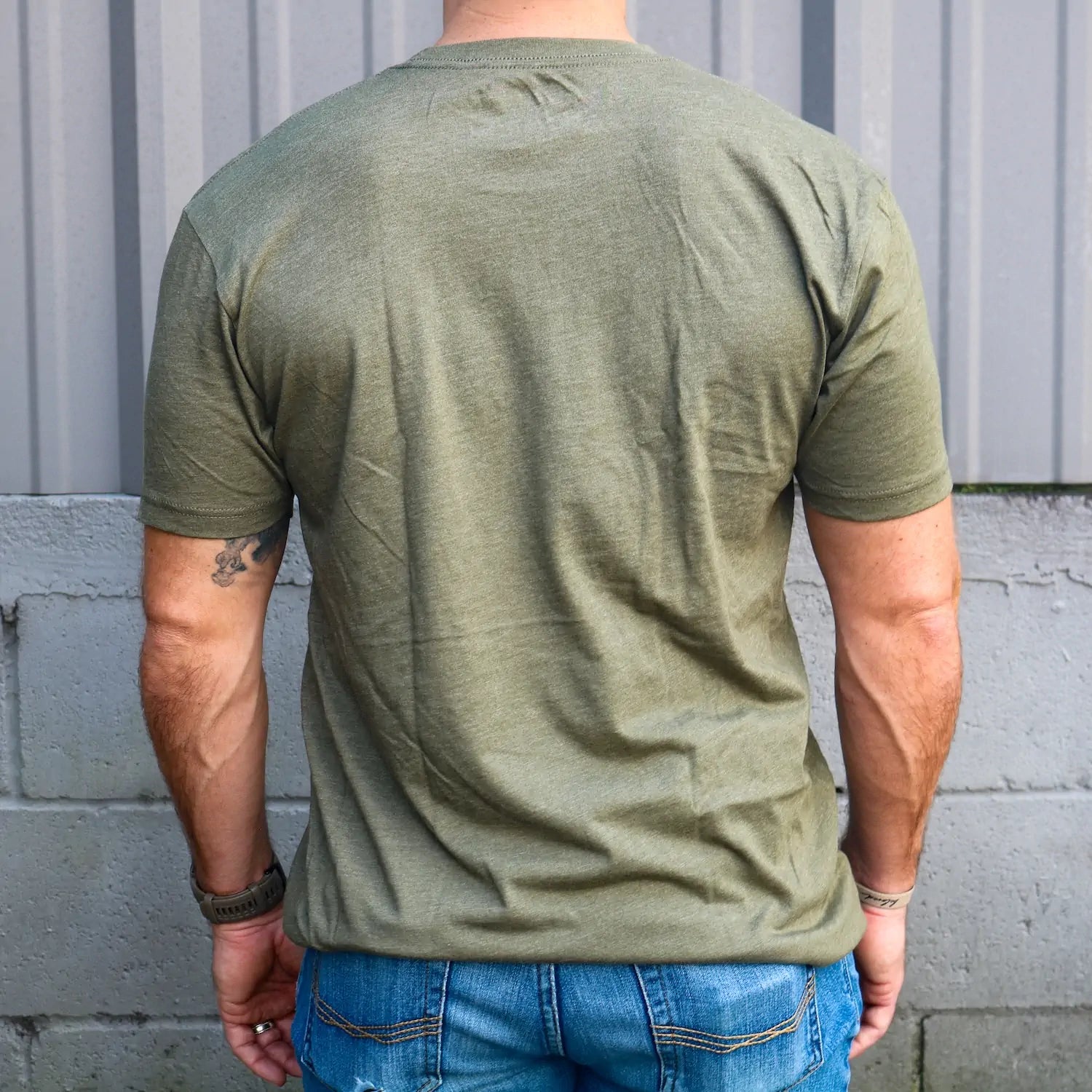 Live Armed Men's Graphic T-Shirt